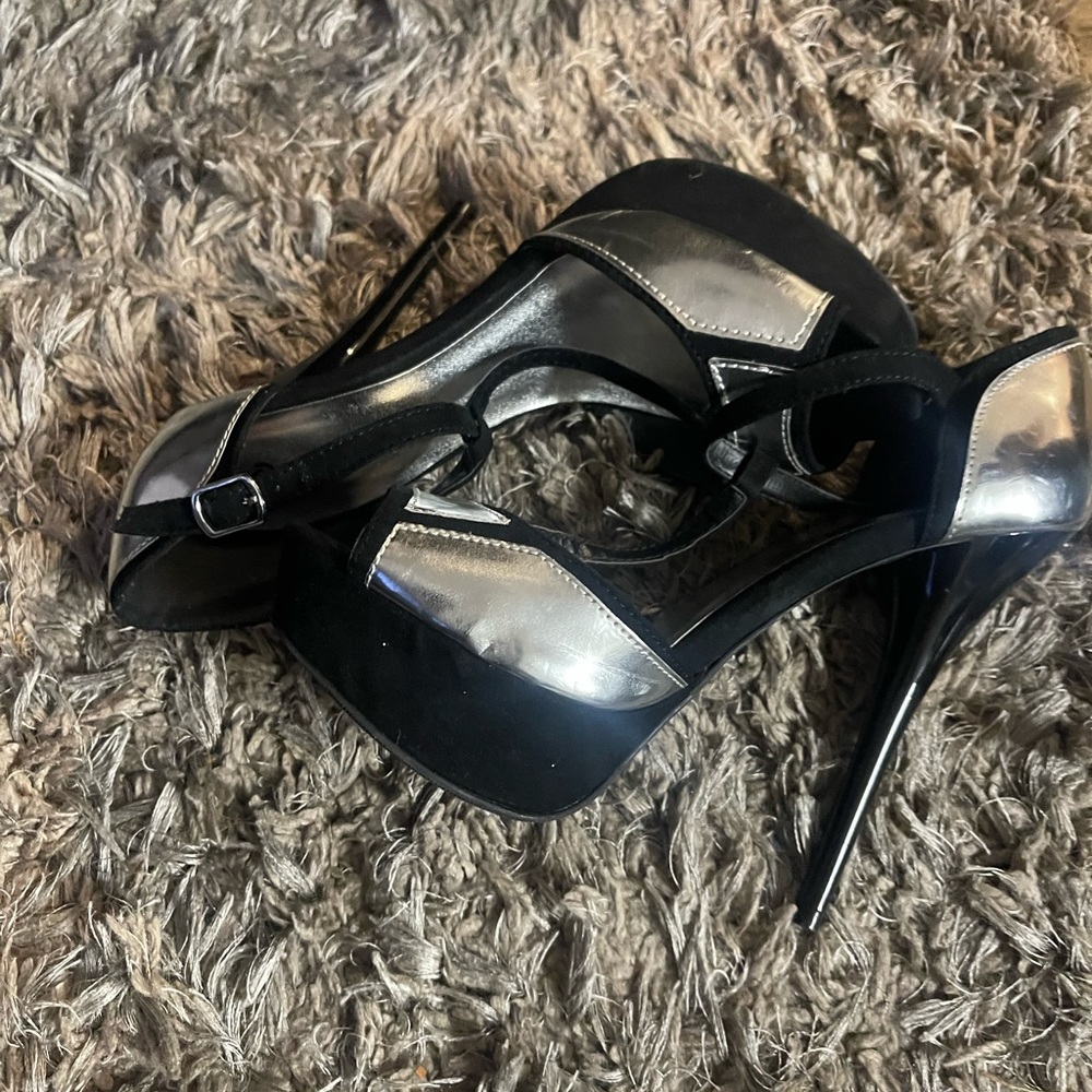 Heels - Picture 3 of 3
